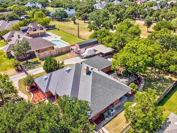 3rd image of 815 Shady Creek Dr