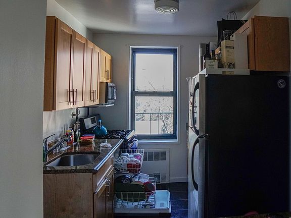 5th image of 445 E 77th St APT 5B