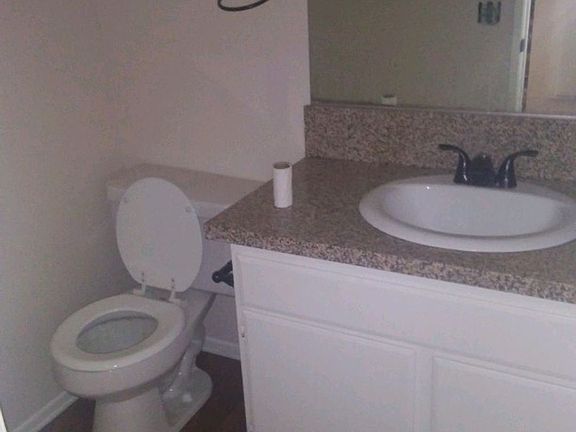 4th image of 730 N Turner Ave #1