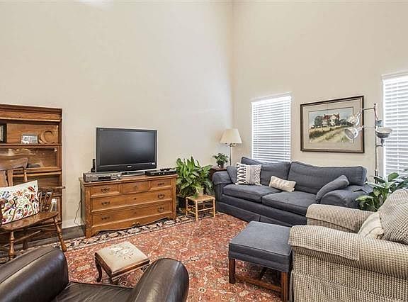 3rd image of 407 Bosque Blvd #201