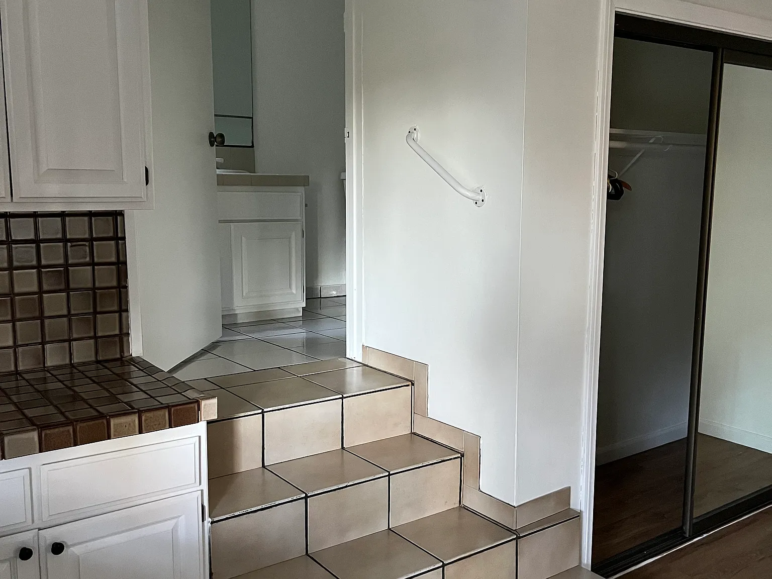 3 bed, 360 sqft, $1,800 — Photo 4