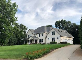 8949 Almquist Way, Inver Grove Heights, MN 55077