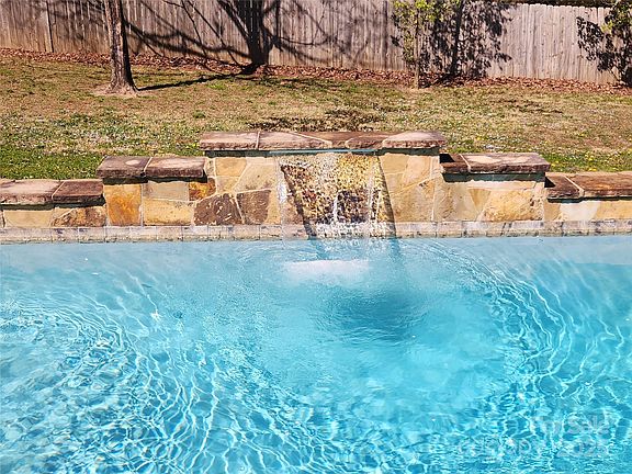 2nd image of 1301 Huckleberry Dr