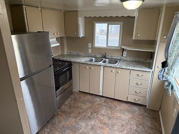 2nd image of 190 Walnut St