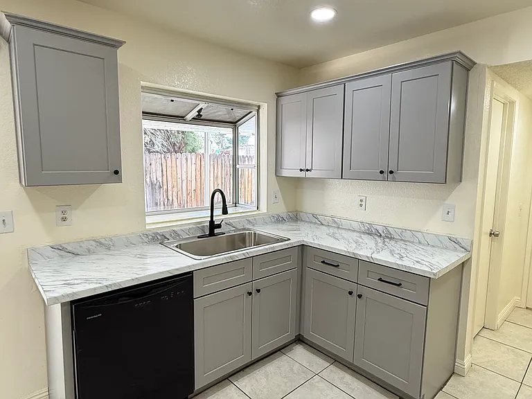 1712 E Avenue R12 — Photo 10