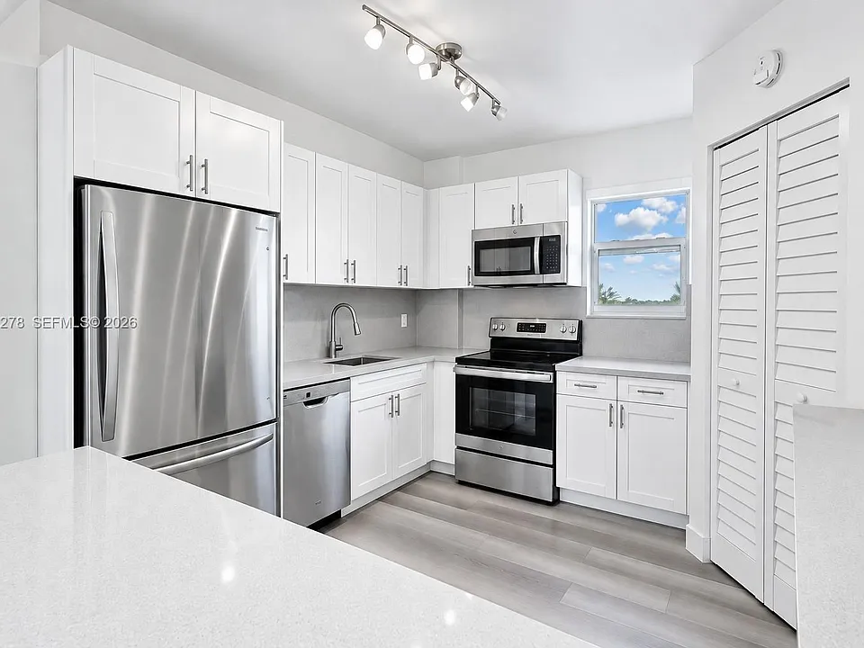 9273 Collins Ave #309