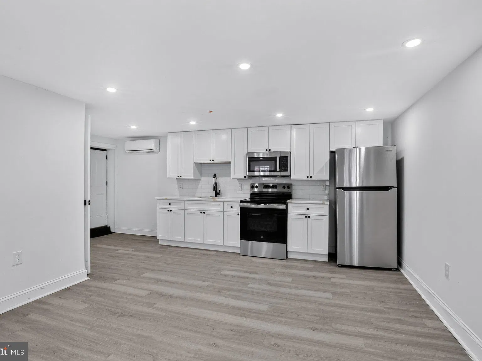 1 bed, 1.0 bath, $1,295 — Photo 1