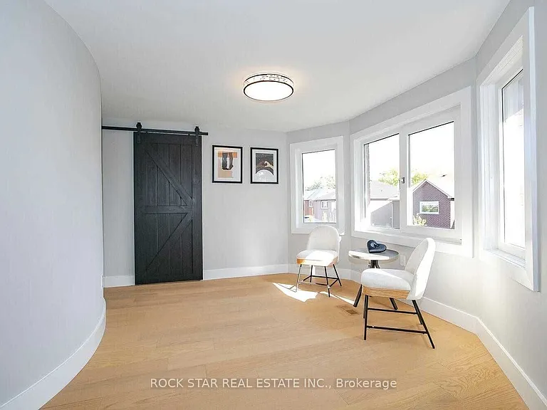 160 River Oaks Blvd E — Photo 28