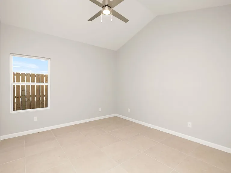 408 Sparrow Rd — Photo 6
