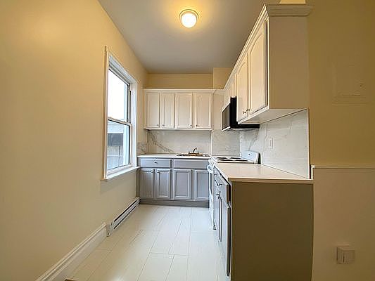 2nd image of 20 Division Pl Floor 2