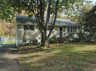 104 Knolls Rd, Bloomingdale, NJ 07403