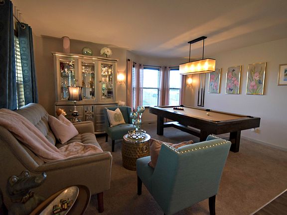 5th image of 393 Fieldstone Dr