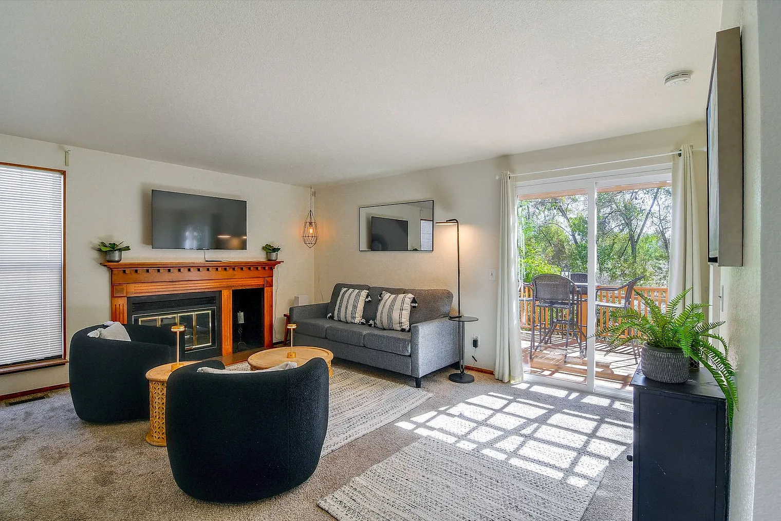2 bed, 2.0 bath, 1076 sqft, $4,902 — Photo 1