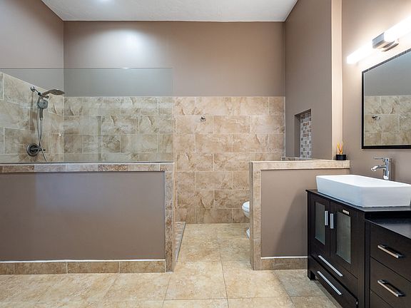 4th image of 12 E Washington St #201