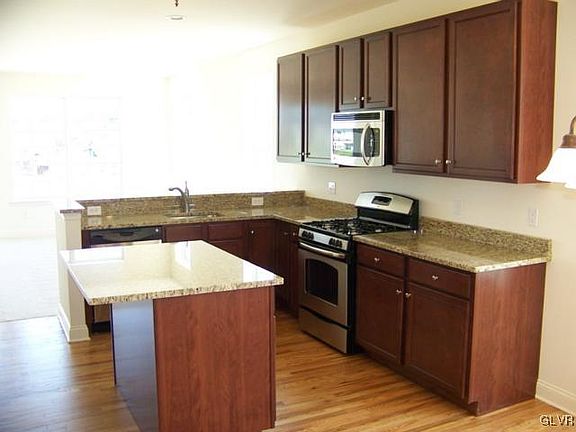 4th image of 2803 W 82 Farmstead Dr