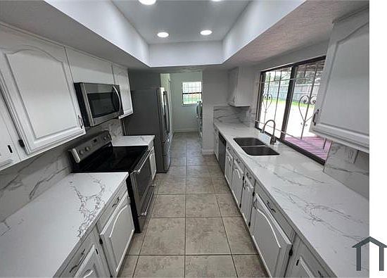 3rd image of 7331 La Mesa Dr
