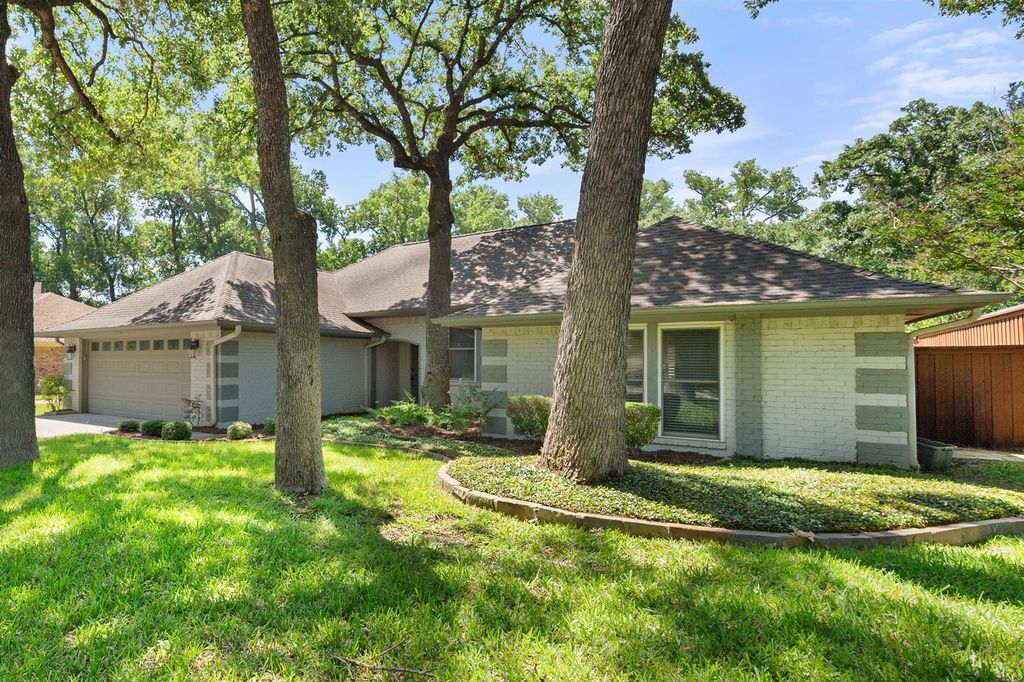 3404 Commander Ct, Arlington, TX - View 2