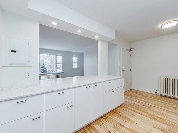 5th image of 1089 Broadview Ave #2