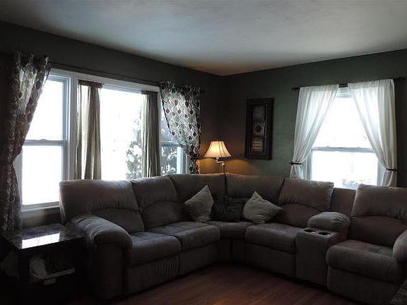3rd image of 1134 Blaine Ave
