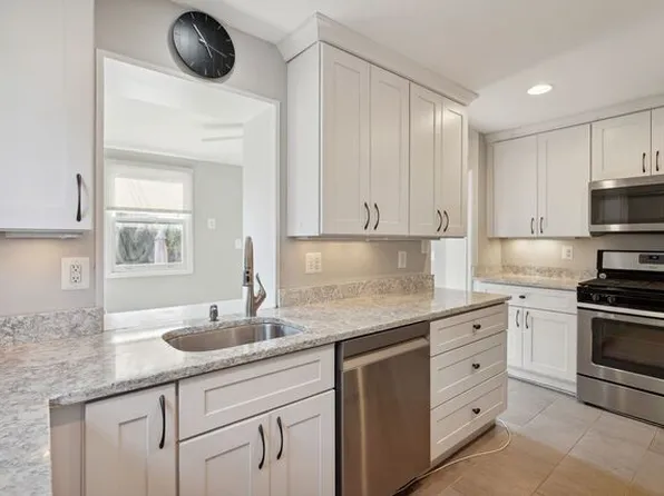 2721 S Cleveland St, Arlington, VA 22206