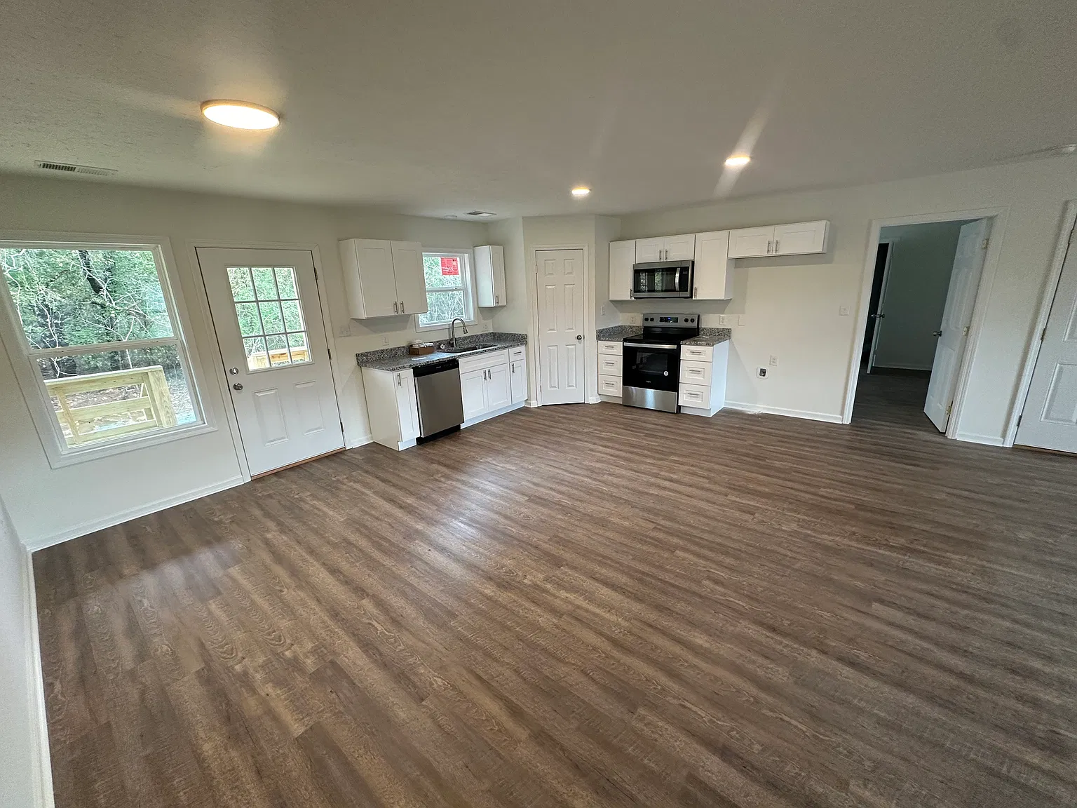 73 Hamlett Cv — Photo 2