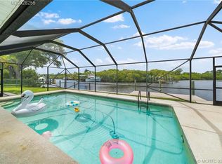 572 SW Pine Tree Ln, Palm City, FL 34990