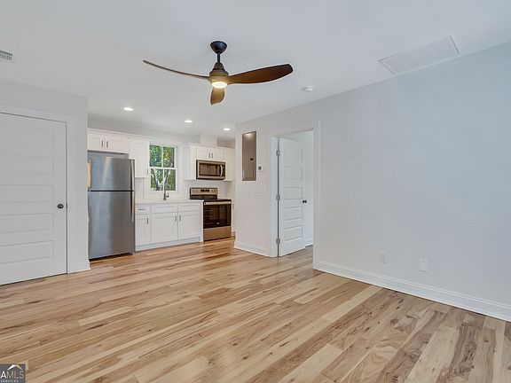 2nd image of 217 W Anderson St #B