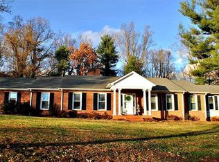 827 E Country Club Rd, Mount Airy, NC 27030