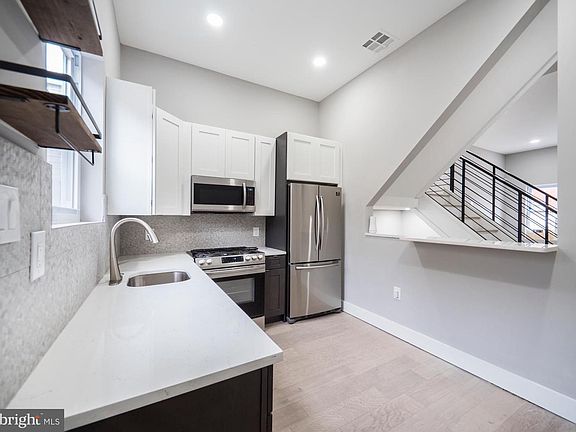 4th image of 2611 Latona St