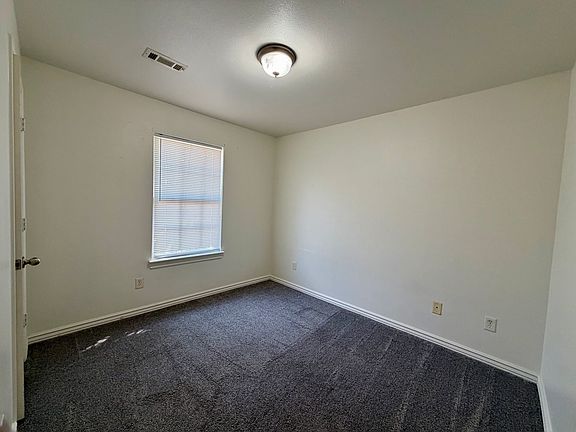 4th image of 297 Graystone Cir
