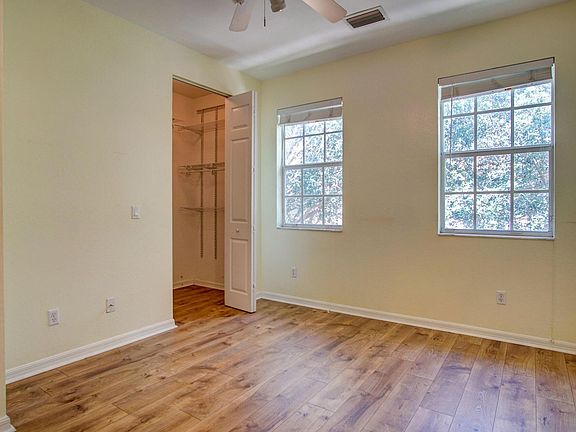5th image of 1020 E Longport Cir #Townhouse F2
