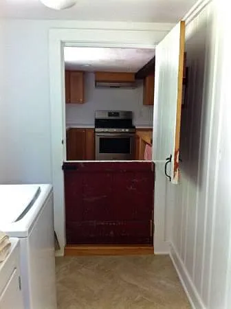 LAUNDRY ROOM OFF KITCHEN