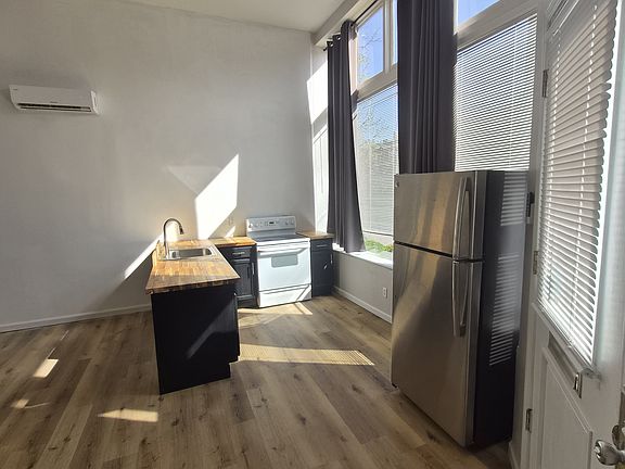 4th image of 2827 Russell Blvd APT A