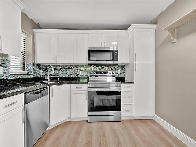 3287 Cocoplum Cir #3321 — Photo 10