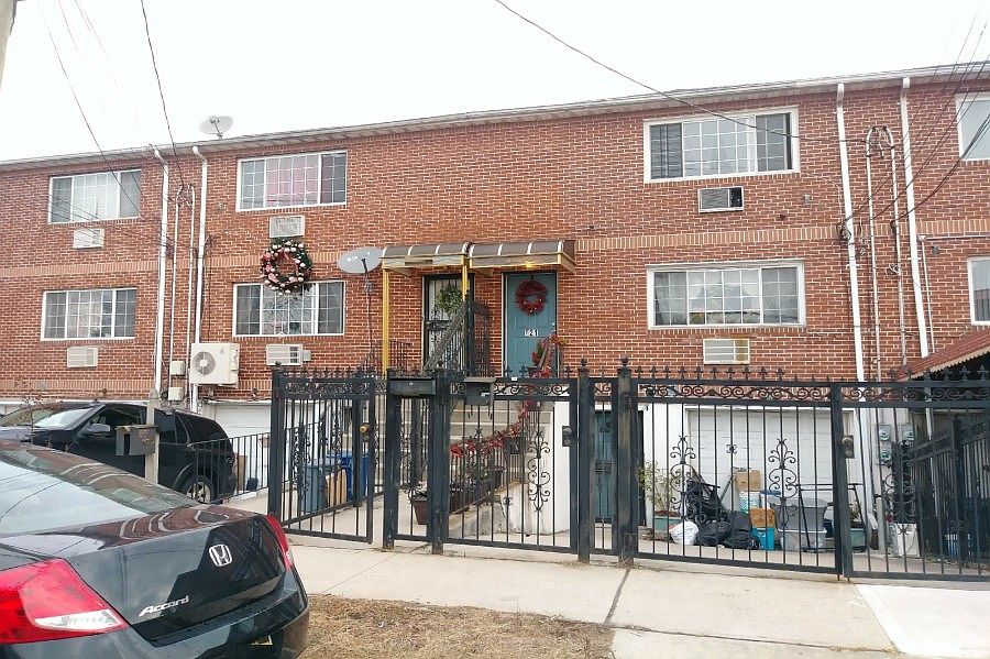 1st image of 621 E 102nd St