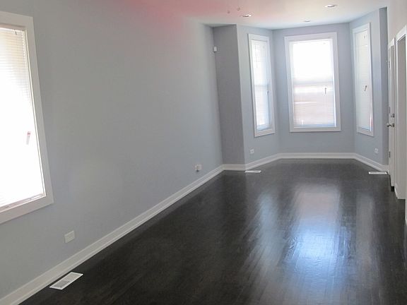 4th image of 2635 N Avers Ave