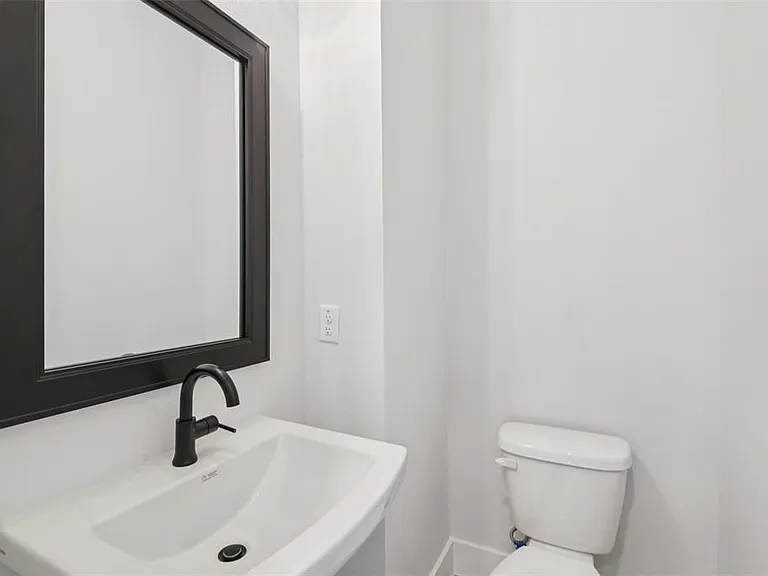 3133 4th Ter N — Photo 15