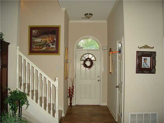 4th image of 40 Lakewood Cv