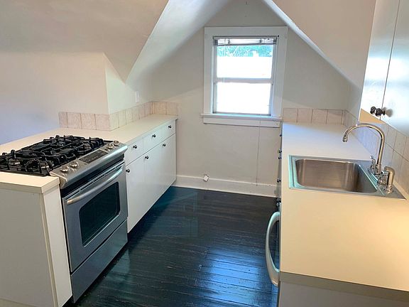 4th image of 318-320 W Myrtle St #320-201