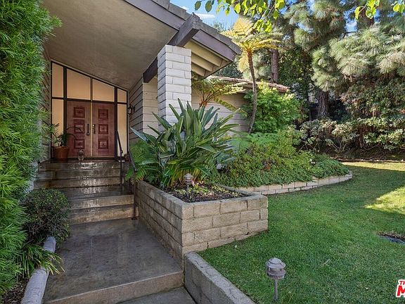3rd image of 12118 La Casa Ln