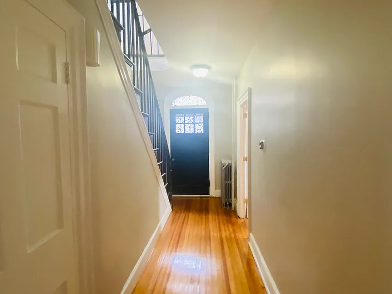 860 Windsor Ave #1 — Photo 14