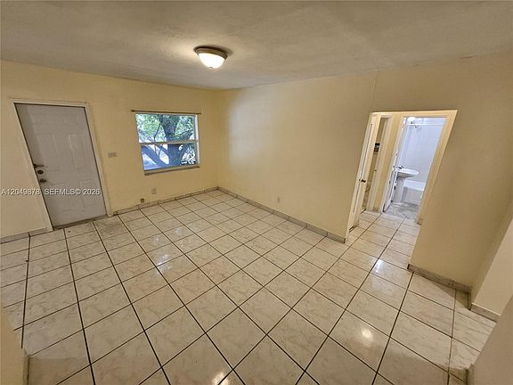 3rd image of 822 SW 31st Ave #822