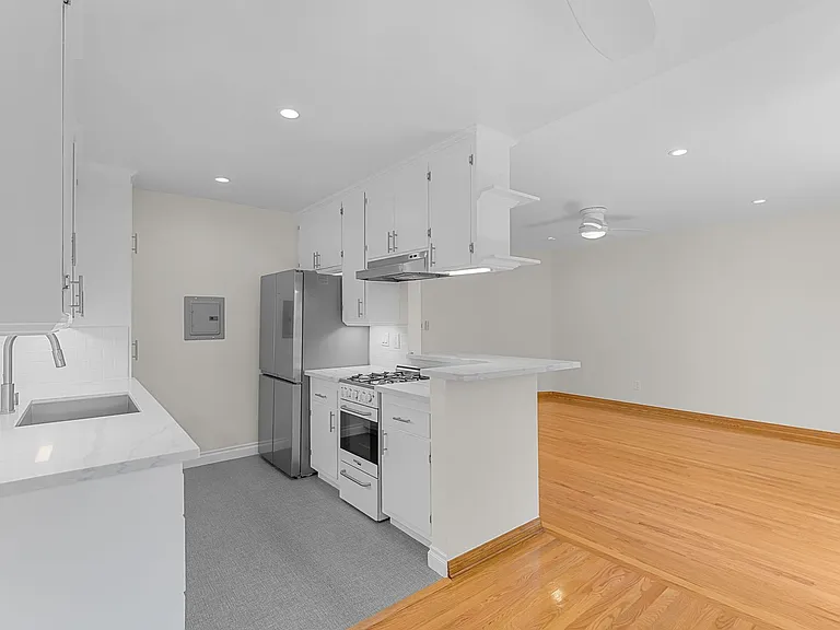 1701 Washington Way #2 — Photo 3