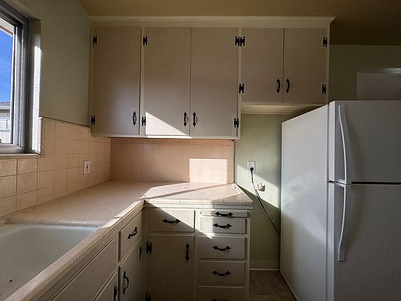 4th image of 217 California Ave APT 6