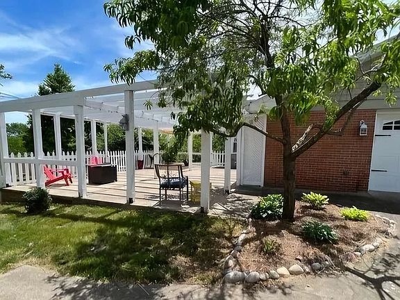 3rd image of 707 Dowell Dr