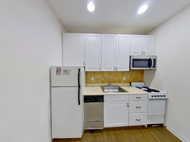 72 Hudson St #1C — Photo 5