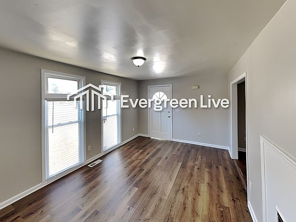 2nd image of 3260 Russell St