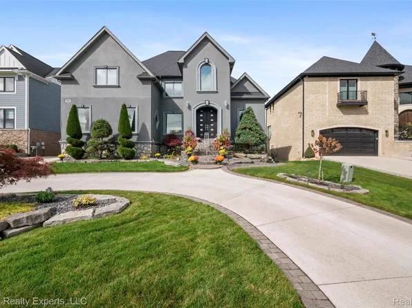 1750 Sadie Shore Dr, Commerce Township, MI 48382