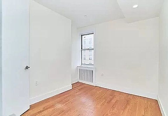 4th image of 4300 Broadway APT 5A