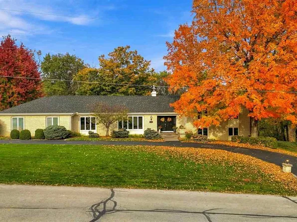 11 Lakeview Dr NE, Iowa City, IA 52240